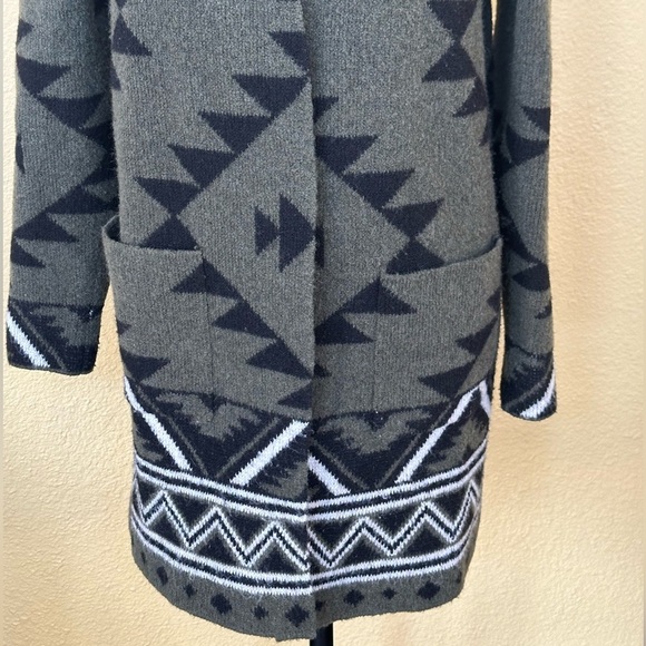 Frye “The Cozy Cardigan” Native American Design Open Cardigan Small EUC! - Picture 10 of 12